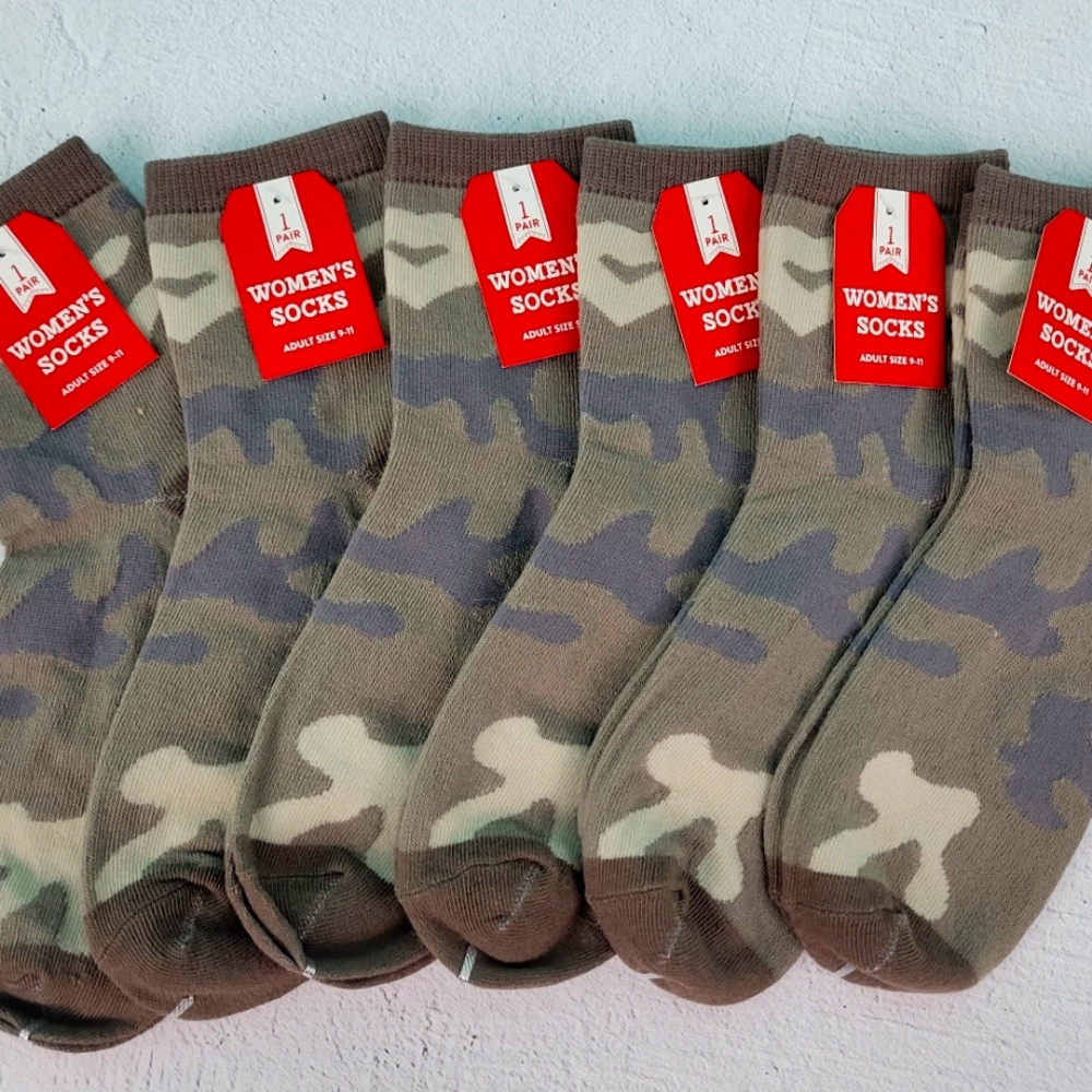 Women's Camo anklet socks. 6 pairs, Shoe size 9-11.
